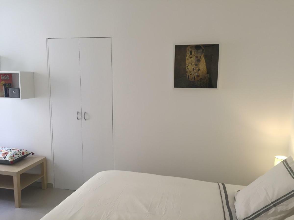 Menton 2 Pieces Climatise A Cote De La Plage Rue Palmaro Bagian luar foto