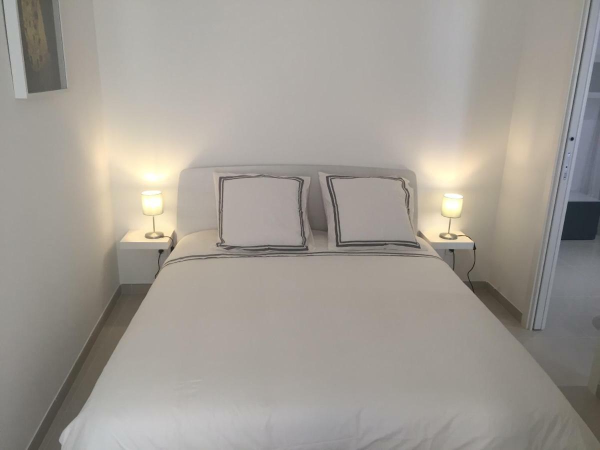 Menton 2 Pieces Climatise A Cote De La Plage Rue Palmaro Bagian luar foto
